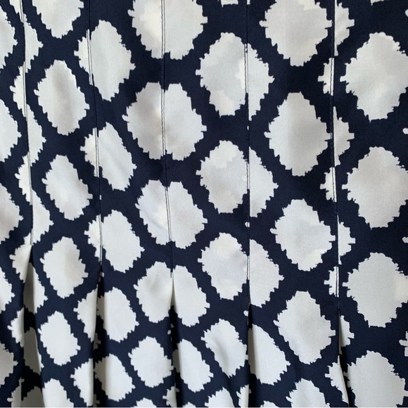LIZ CLAIBORNE | lined silk navy blue & white skirt with pleats, size 12 - Picture 3 of 5
